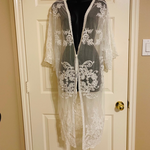 ‼️SOLD‼️White Lace Long Boho Style Kimono💜 - Picture 3 of 7